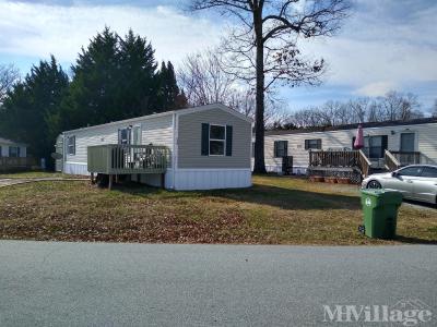 Photo 3 of 14 of park located at 14 Chadbury Court Fletcher, NC 28732