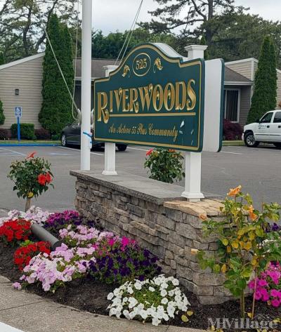 Photo 2 of 29 of park located at 525 Riverleigh Ave, Route 104 Riverhead, NY 11901