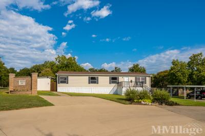 Photo 2 of 7 of park located at 140 Thousand Oaks Dr. Mansfield, TX 76063