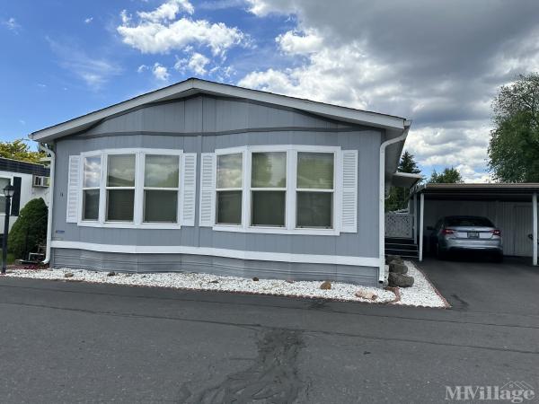 Photo of Town & Country Mobile Estates, Klamath Falls OR