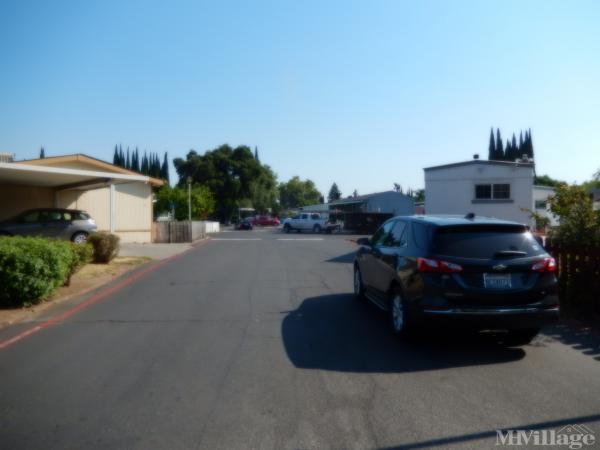 Photo of Creekside Village MHP, Vacaville CA