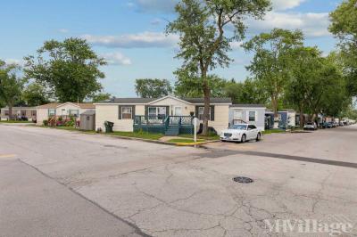 Photo 7 of 14 of park located at 400 West Touhy Avenue Des Plaines, IL 60018