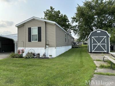 Photo 2 of 18 of park located at Fairview Trailer Court Taylorville, IL 62568