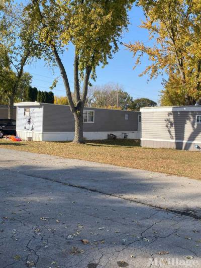 Photo 5 of 6 of park located at 31 Cornflower Lane Bloomington, IL 61701