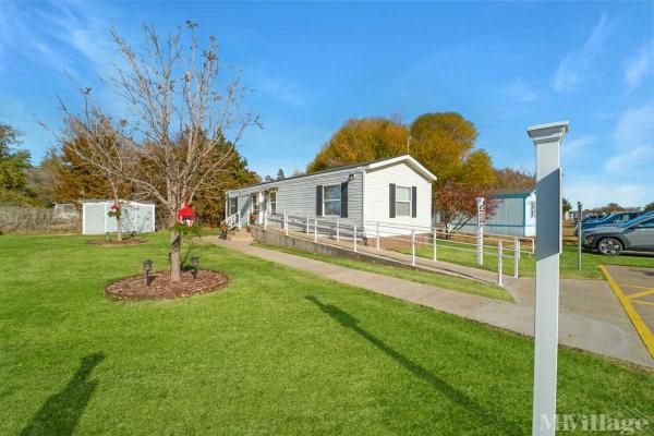 Photo of Prairie Wind Manufactured Housing Community, Garden City KS