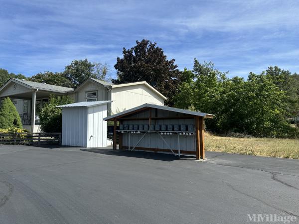 Photo of Nestled In Hills Mh Park, Central Point OR