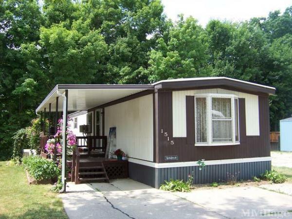 Photo of Crestview Manor, Lapeer MI