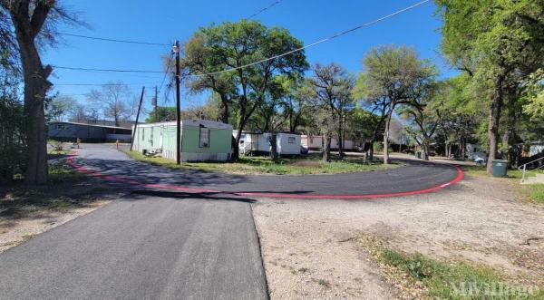 Photo 1 of 2 of park located at 1011 Uhland Rd #11 San Marcos, TX 78666