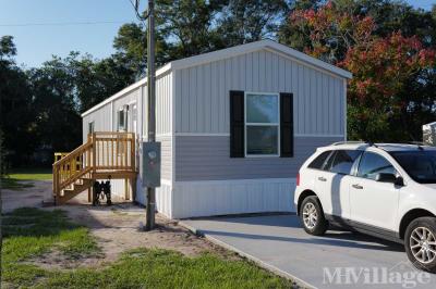 Photo 3 of 25 of park located at 399 Circle Drive Deland, FL 32724