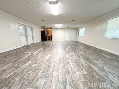 Photo 5 of 29 of park located at 215 Stratton Ridge Road Clute, TX 77531