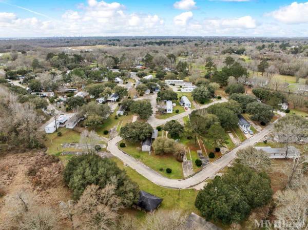 Photo 1 of 2 of park located at 5885 Lavey Ln Baker, LA 70714