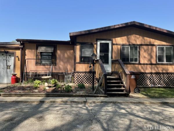 Photo of Woodridge Estates Manufactured Housing Community, Freeport IL