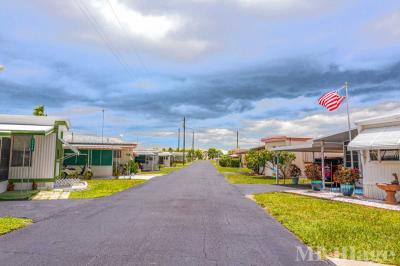 Photo 4 of 6 of park located at 2902 Bruce Lane Sebring, FL 33870