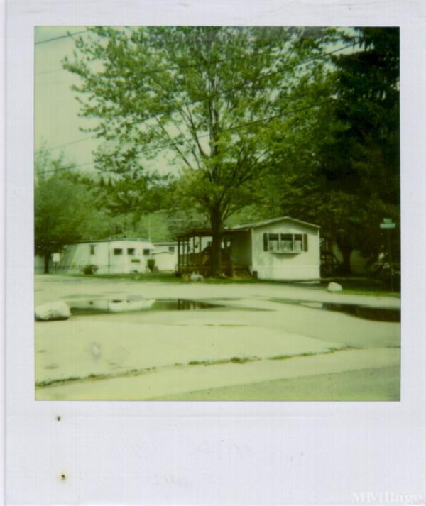 Photo 0 of 2 of park located at 9035 E Market St Warren, OH 44484