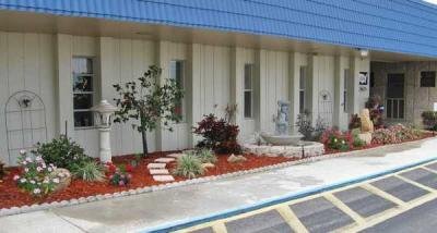 Lakewood Village mobile home dealer with manufactured homes for sale in Melbourne, FL. View homes, community listings, photos, and more on MHVillage.