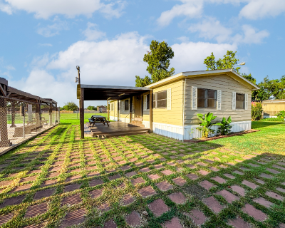 Photo 3 of 14 of dealer located at 2304 Wichita Street Pasadena, TX 77502