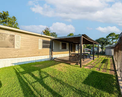 Photo 4 of 14 of dealer located at 2304 Wichita Street Pasadena, TX 77502