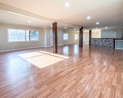 Photo 5 of 14 of dealer located at 2304 Wichita Street Pasadena, TX 77502