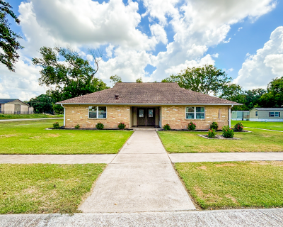 Photo 3 of 20 of dealer located at 215 Stratton Ridge Road Clute, TX 77531