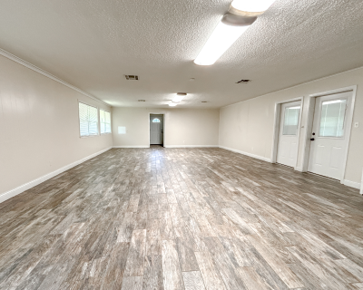 Photo 5 of 20 of dealer located at 215 Stratton Ridge Road Clute, TX 77531