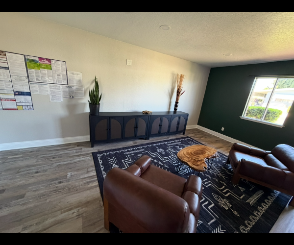 Photo 1 of 2 of dealer located at 1218 East Cleveland Avenue Madera, CA 93638